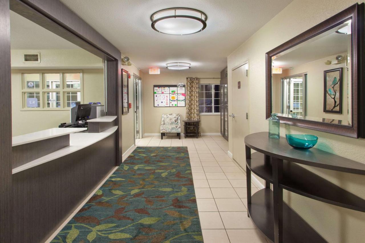 Sonesta Simply Suites Cleveland North Olmsted Airport מראה חיצוני תמונה