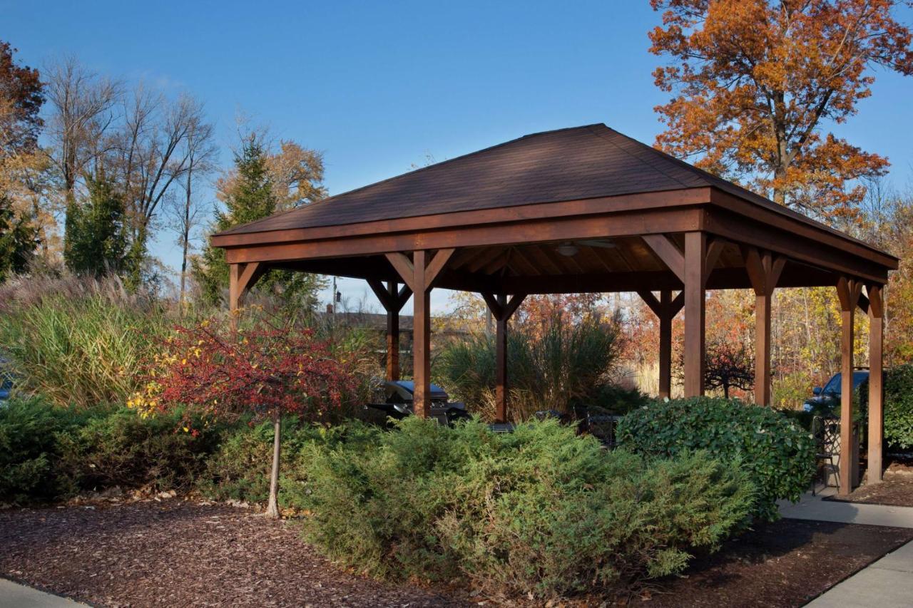 Sonesta Simply Suites Cleveland North Olmsted Airport מראה חיצוני תמונה