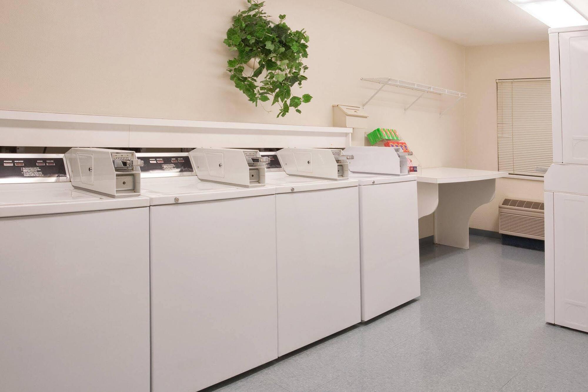Sonesta Simply Suites Cleveland North Olmsted Airport מראה חיצוני תמונה